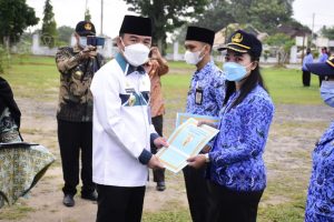 Bupati Way Kanan Raden Adipati Serahkan SK PNS Formasi Umum