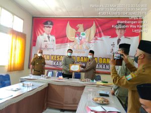 FKUB Terima Piagam Penghargaan Dari Ketua KPUD Way Kanan