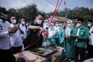 Bupati Adipati Hadiri Acara Lounching dan Penandatanganan Prasasti Program Kemandirian Perempuan PC Fatayat NU
