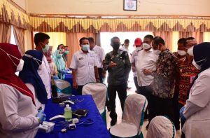 Wabup Way Kanan Tinjau Kegiatan Vaksinasi Covid-19 Di PTPN VII Unit Tulung Buyut
