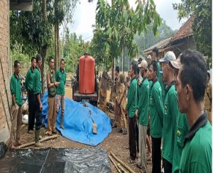 Disbun Way Kanan Lakukan Pembinaan dan Pelatihan Pembuatan Pupuk Kompos