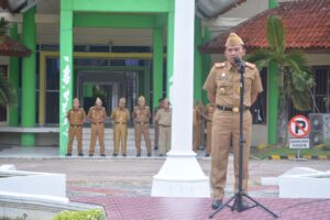 Sekretaris Daerah Kabupaten Lampung Tengah, Nirlan, S.H., M.M. Pimpin Apel Mingguan