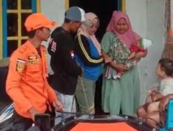 Bupati Dan Wakil Bupati Way Kanan Tinjau Dan Berikan Bantuan Logistik Kepada Masyarakat Terdampak Banjir