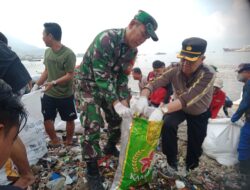 Dari Sampah Menjadi Senyum, Babinsa Waylaga Ciptakan Lingkungan Sehat Bersama Warga