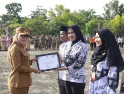 Peringati Hardiknas 2026, Pemkab Way Kanan Berikan Penghargaan kepada 5 Guru Teladan