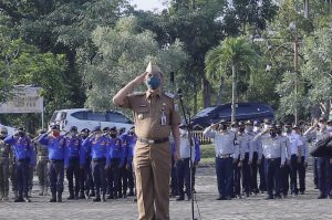 Pada Apel Mingguan, Wabup Way Kanan Bertindak Sebagai Inspektur Upacara
