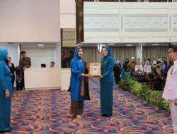 Ibu Riana Sari Arinal Lantik Agnesia Bulan Rurianti sebagai Penjabat Ketua TP PKK dan Dekranasda Pringsewu