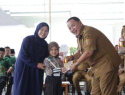 Gubernur Arinal Serahkan Hadiah Pemenang Lomba Ramadan Kareem 1445 H Piala Gubernur yang Digelar Radar Lampung Bekerja Sama dengan Pemprov Lampung