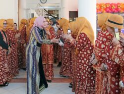 Ibu Riana Sari Arinal Hadiri Milad dan Halal Bihalal Idul Fitri 1445 H Perkumpulan Wanita Palembang Sumatera Selatan