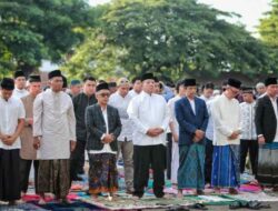 Gubernur Arinal Bersama Keluarga dan Forkopimda Melaksanakan Ibadah Sholat Idul Fitri 1445 H