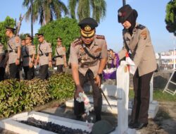 Polresta Bandar Lampung Ziarah Ke Makam Pahlawan Peringati Hari Bhayangkara Ke 78