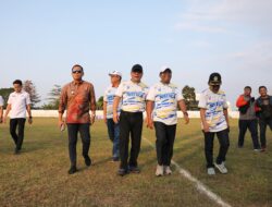 Pj. Gubernur Samsudin Buka Pertandingan Persahabatan Sepakbola Putri antara Perseti FC Kota Metro Vs Tim PON Sepakbola Putri Bangka Belitung di Stadion Tejosari Kota Metro