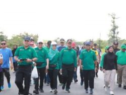 Pj. Gubernur Lampung Lepas Peserta Jalan Sehat dalam Rangka Peringatan Hari Perhubungan Nasional 2024