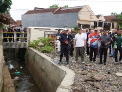 Pj. Gubernur Lampung Tinjau Lokasi Rawan Banjir di Rajabasa, Fokus pada Perbaikan Sungai dan Penegakan Perda Kebersihan