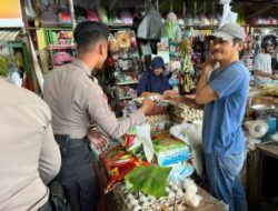 Polisi Hadir di Pasar Baru Way Kandis, Pastikan Keamanan Natal dan Tahun Baru