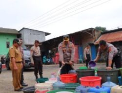 Dilokasi Banjir Polri Kembali salurkan Bantuan Air Bersih