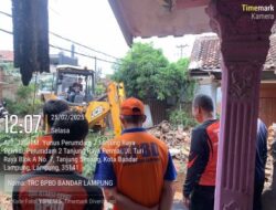 Pemkot Bandar Lampung Menerjunkan Alat Berat Untuk Melakukan Normalisasi Sungai