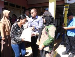 Eva Dwiana Langsung Membagikan Bantuan Untuk Korban Bencana