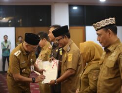 Perkuat Hak Tanah Rakyat, Bupati Ardito Terima Sertifikat dari Menteri ATR/BPN