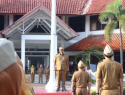 Wakil Bupati I Komang Koheri  Menjadi Pembina Apel Mingguan Yang Digelar di Halaman Kantor Pemerintah Kabupaten Lampung Tengah