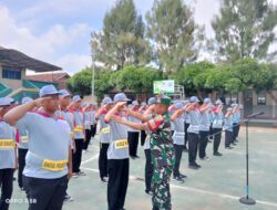 Sertu Edi Aryanto dari Koramil 410-06/KDT Menggelar Pelatihan PBB Bagi Siswa-Siswi SMK 2 Mei Bandarlampung
