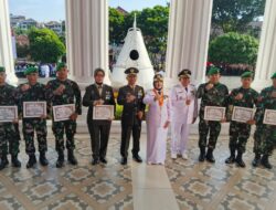 Dandim 0410/KBL Letkol Arm Roni Hermawan, S.H., M.M. Turut Menghadiri Upacara Pengibaran Bendera Merah Putih Dihalaman Kantor Pemerintah Kota Bandar Lampung