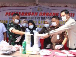 Dandim 0410/KBL Letkol Arm Roni Hermawan Memantau Langsung Proses Pemusnahan Barang Bukti Ribuan Obat-obatan Ilegal dan Narkoba Hasil Pengungkapan 373 Perkara