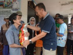 Pemerintah Kota Bandar Lampung Bagikan Beras untuk Korban Banjir