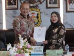 Wujudkan Pengelolaan Keuangan Akuntabel, Wali Kota Eva Dwiana Terima Tim BPK RI di Ruang Rapat Wali Kota