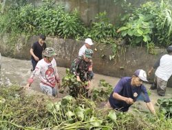 Cegah Banjir, Koramil 410-03/TBU Gerakkan Aksi Bersih Selokan di Teluk Betung Timur