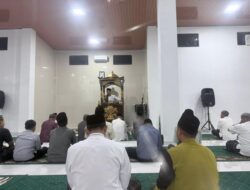 Ratusan Jamaah Laksanakan Sholat Tarawih di Masjid Sadhan Attaqwa Umko
