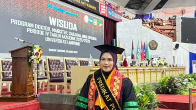 Dokter Adilla Lulusan Terbaik 1 Magister Kesehatan Masyarakat Fakultas Kedokteran Unila