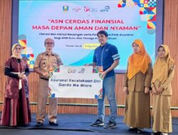 OJK Bersama Pemkab Pesisir Barat Wujudkan Inklusi Keuangan Nyat: 150 Guru dan Tenaga Pendidik Terima Polis Asuransi Jiwa