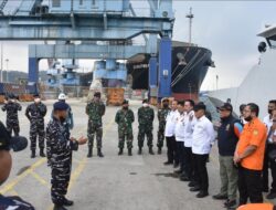 Lanal Lampung Bersama Forkopimda Pantau Aktivitas Gunung Anak Krakatau Menggunakan KRI Lepu-861