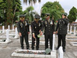 Kasrem 043/Gatam Hadiri Ziarah Nasional HUT ke-81 TNI di TMP Tanjung Karang
