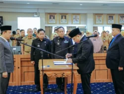 Pemprov Lampung Lantik Dua Pejabat Pimpinan Tinggi Pratama, Sekdaprov Marindo Tekankan Penguatan Pelayanan Publik dan Penegakan Aturan